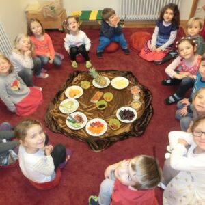 Lebensnah begeistert: gesundes Essen für Kinder Probieren darf jeder im Integrationskindergarten