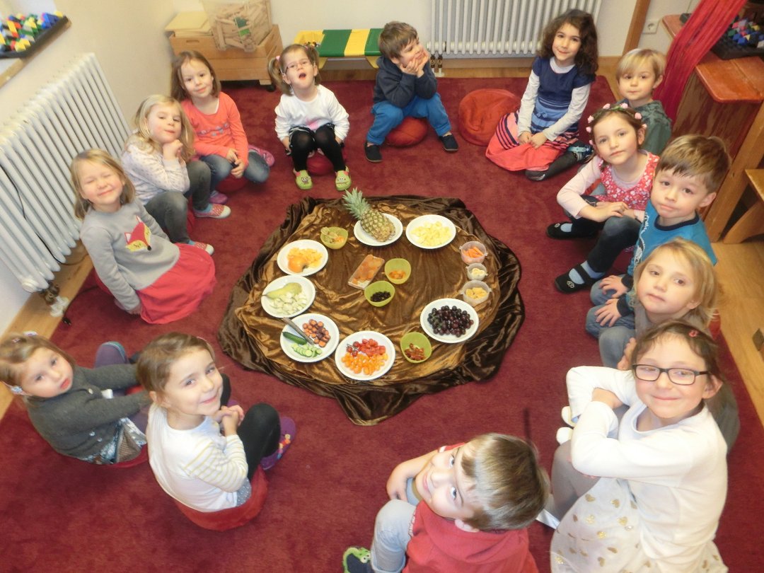 Lebensnah begeistert: gesundes Essen für Kinder Probieren darf jeder im Integrationskindergarten Lebensnah begeistert: gesundes Essen für Kinder Probieren darf jeder im Integrationskindergarten