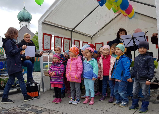 Kindergarten feiert 40. Geburtstag – Villa Kunterbunt stellt Eltern-Kind-Bindung in Mittelpunkt Kindergarten feiert 40. Geburtstag – Villa Kunterbunt stellt Eltern-Kind-Bindung in Mittelpunkt