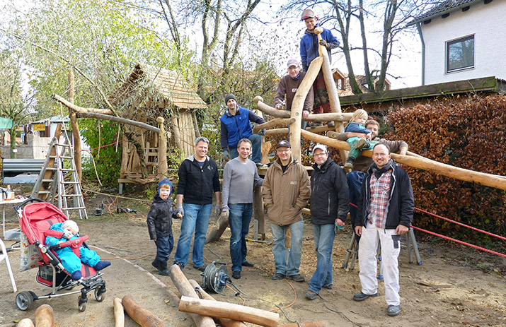 Aufbau unseres neuen Klettergerüsts vom 08. – 10.11.2013 Aufbau unseres neuen Klettergerüsts vom 08. – 10.11.2013