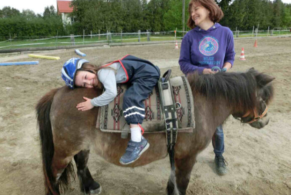 Reiten im Kindergarten: Selbstbewusstsein stärkt nicht nur Integrationskinder Reiten im Kindergarten: Selbstbewusstsein stärkt nicht nur Integrationskinder